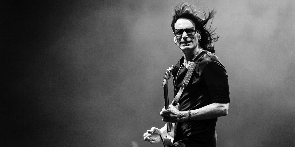 steve_vai_bw.jpg