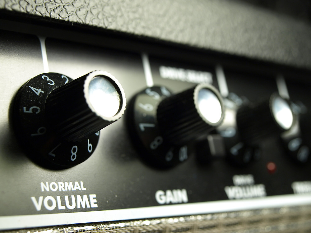 COME REGOLARE UN AMP PER CHITARRA