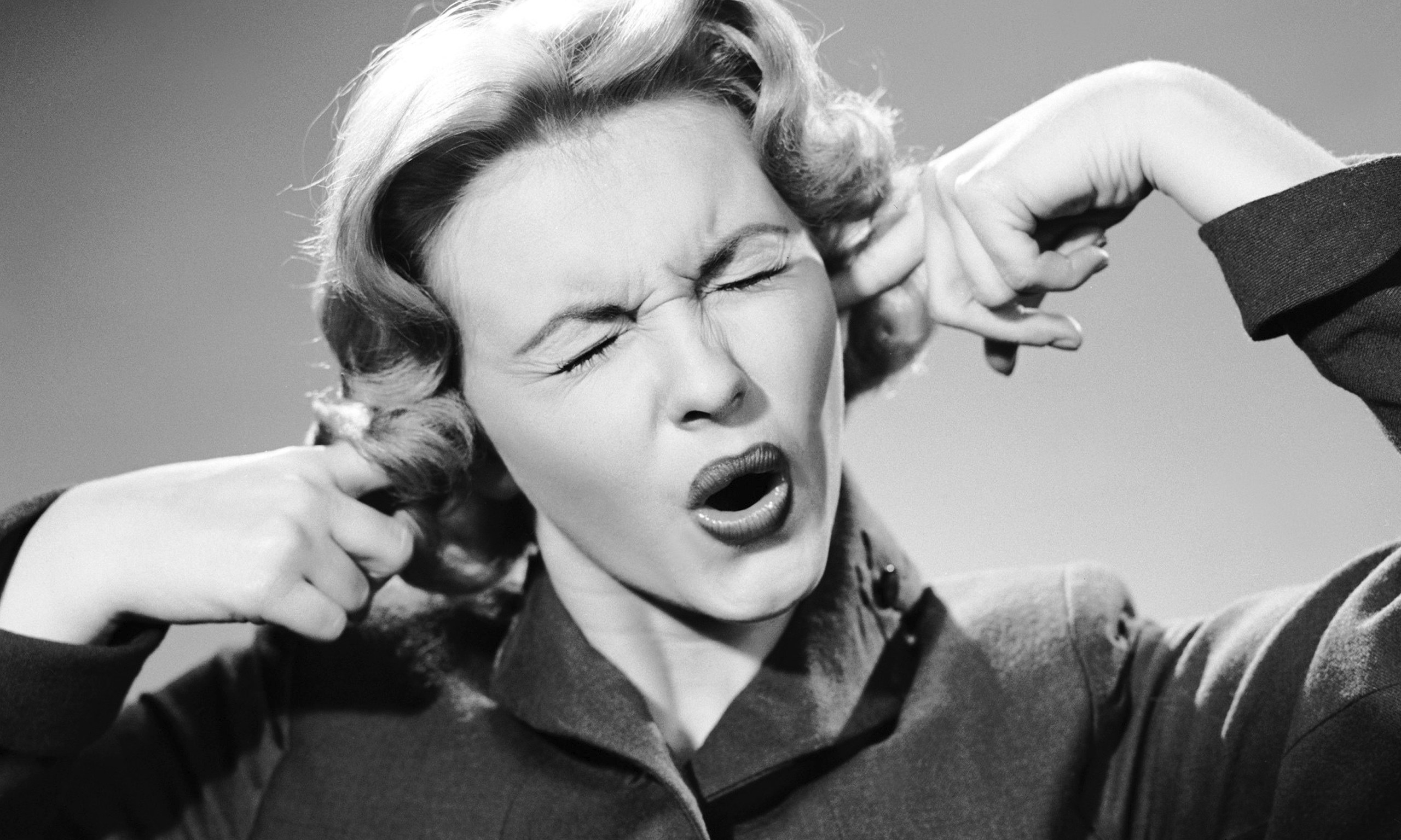 LA TUA CHITARRA SUONA SEMPRE “STONATA”? 4 MOTIVI (E RELATIVE SOLUZIONI)
